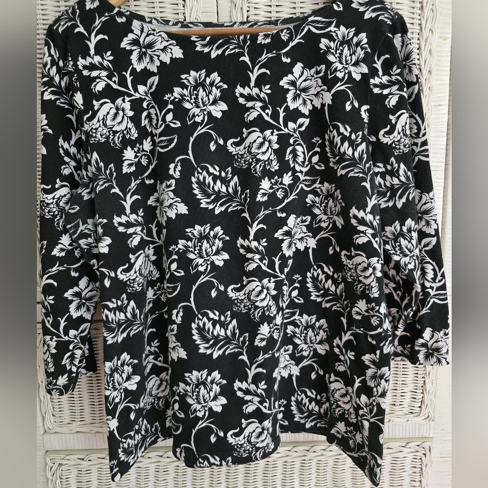 Appleseed's Black and White Floral 3/4 Sleeve Top